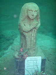 Statue im Fernsteinsee Tirol
